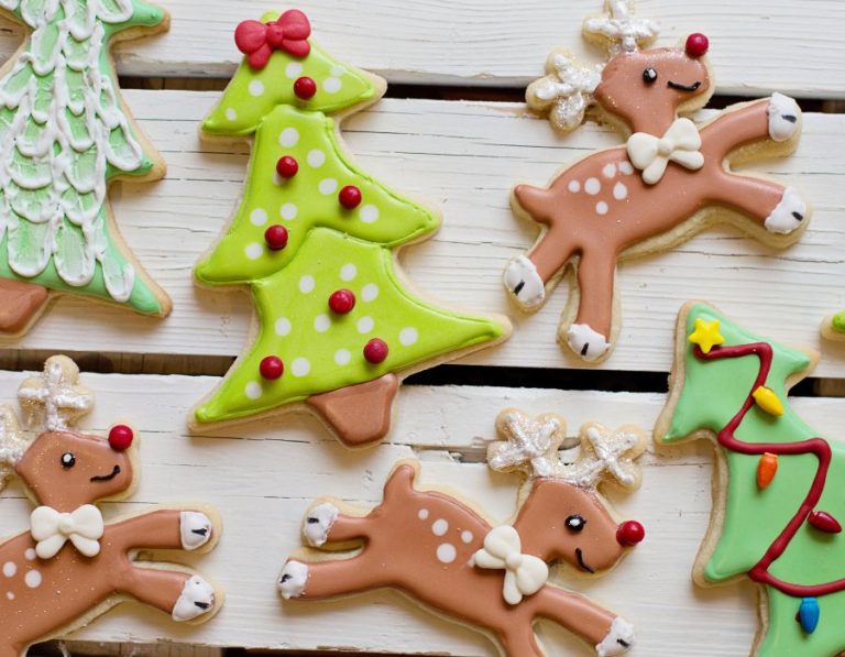 Finding Peace When the Holidays Feel Heavy: A Christian Woman’s Guide to Reclaiming Joy